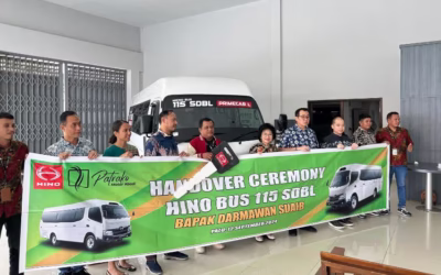 Hino Serahkan 115 SDBL Prime Cab L untuk Konsumen di Sulawesi Tengah